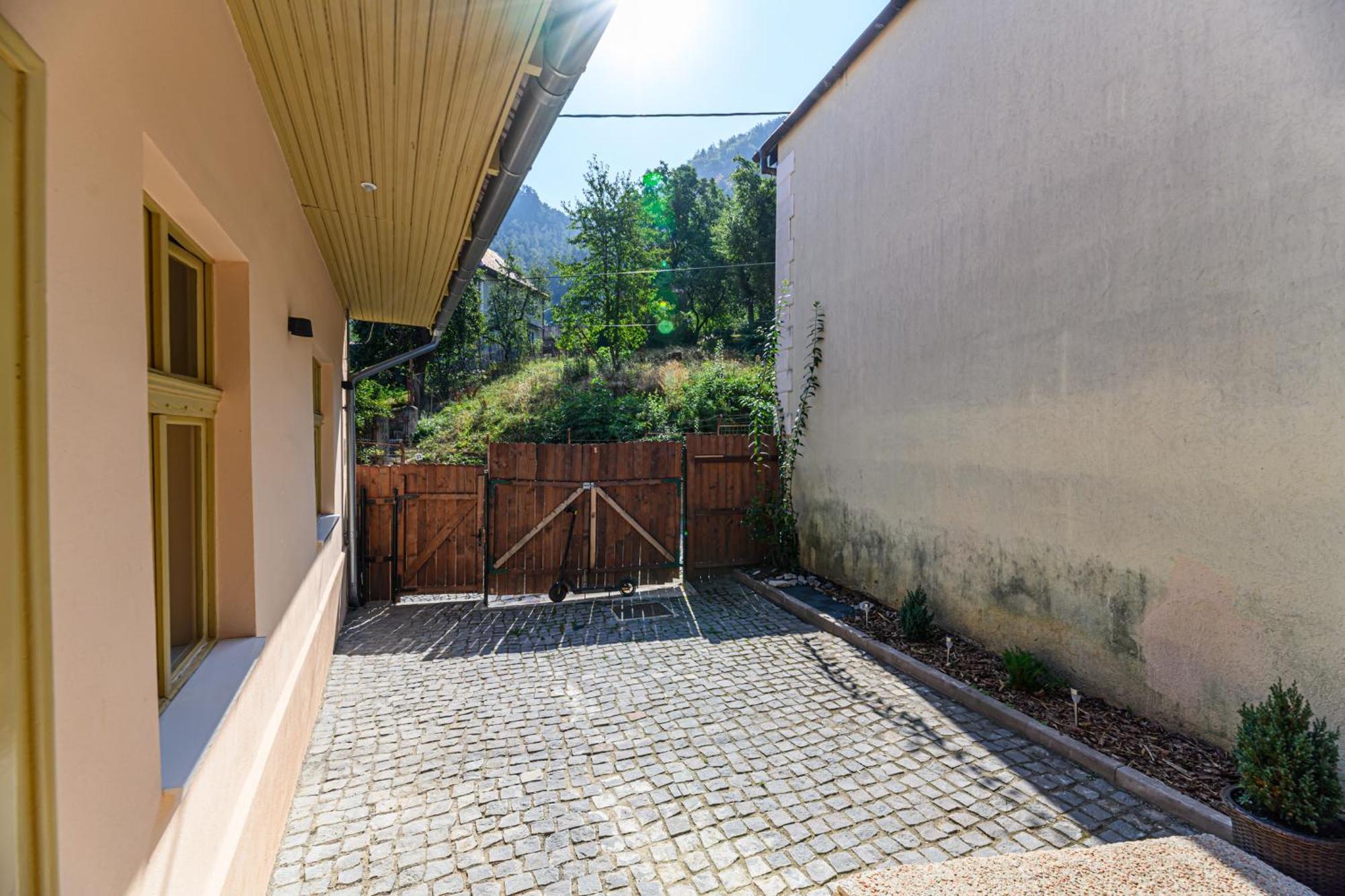 Lagom - Hot Tub Hideout Braşov Exterior foto